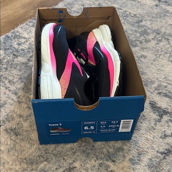 NWT Brooks Trace 3 Running Shoes Sz 6.5 - Picture 2 of 4